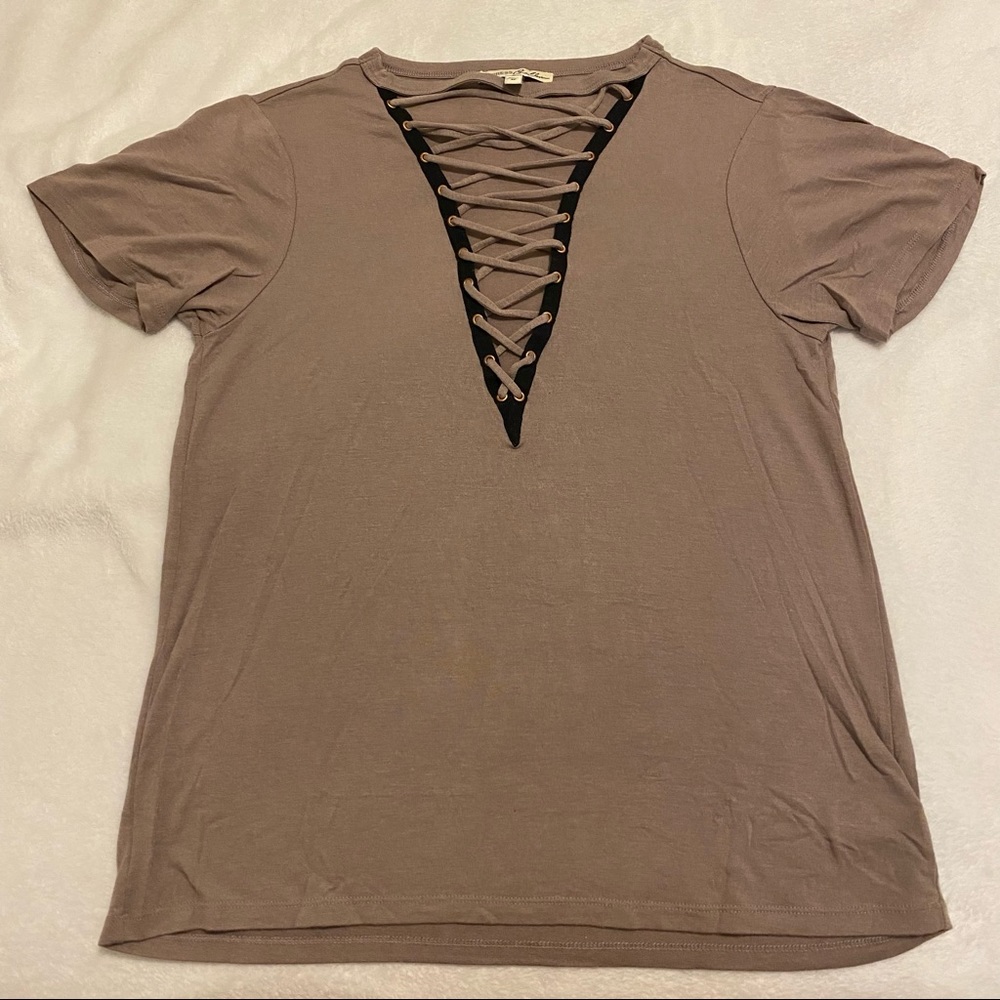 Express Lace Up V-Neck T-Shirt - Tan with Black Trim